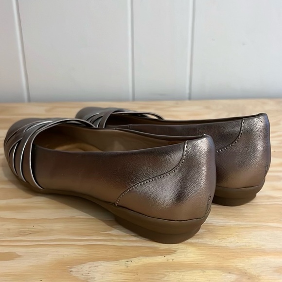 NWOT Clarks Sara Clover Flat - Picture 8 of 16